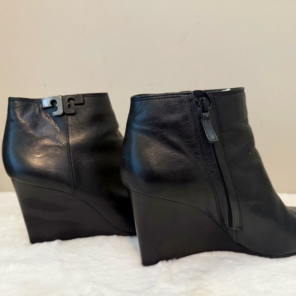 Tory Burch Tumbled Vitello Black Wedge Ankle Boots. Sz 10M EUC! - Picture 3 of 6